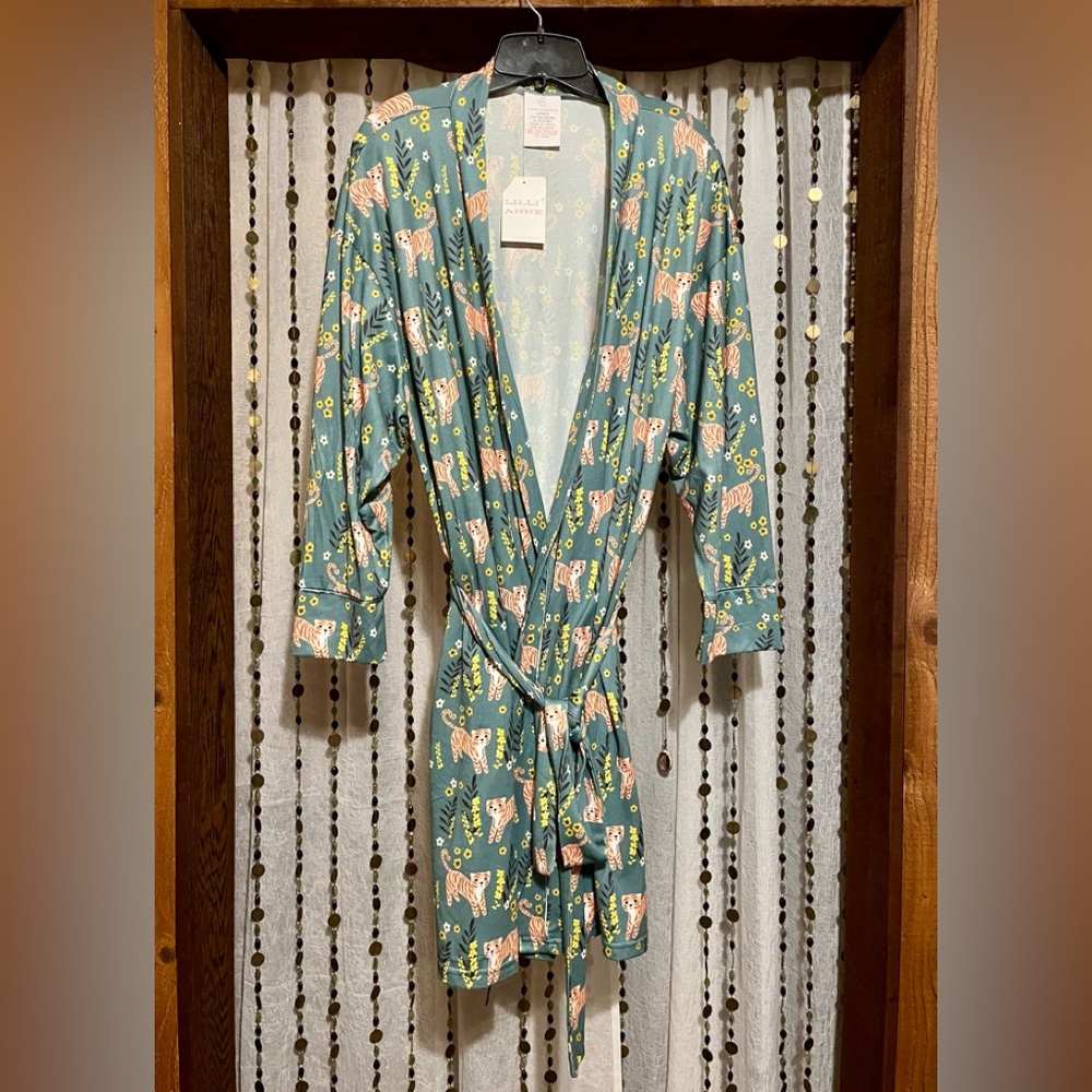 Teal green w/felines. Floral Robe with Wrap Style / Tie Closure LG.